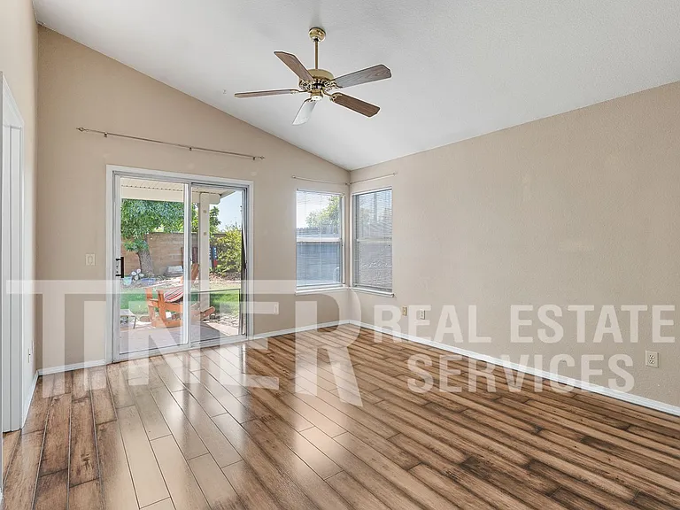 1218 Chablis Cir — Photo 13