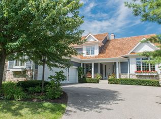 33 Dunhill Ln, North Barrington, IL 60010