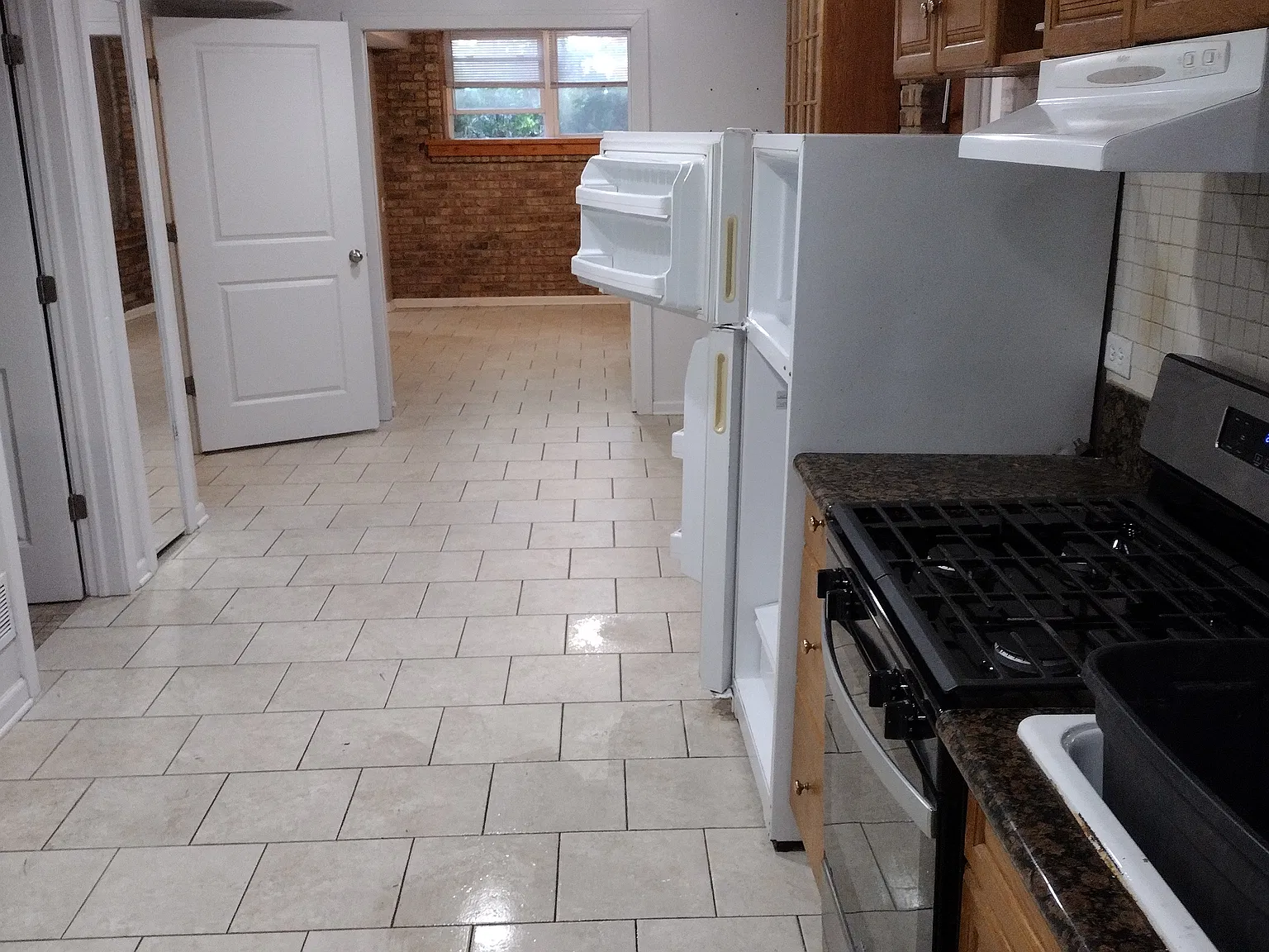 2021 W Thomas St — Photo 3