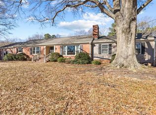 21 Whitehouse Cir, Poquoson, VA 23662