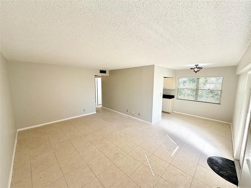2 bed, 1.5 bath, 840 sqft, $1,550 — Photo 4