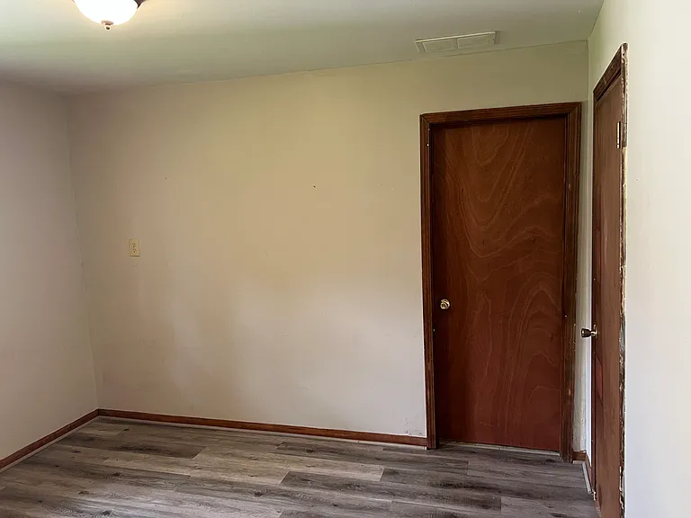 516 E South St #3 — Photo 9