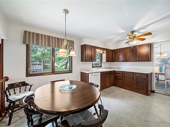 3rd image of 5979 Cantwell Dr