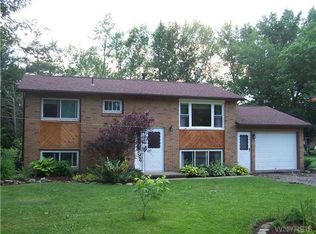 7132 Parkside Dr, Hamburg, NY 14075