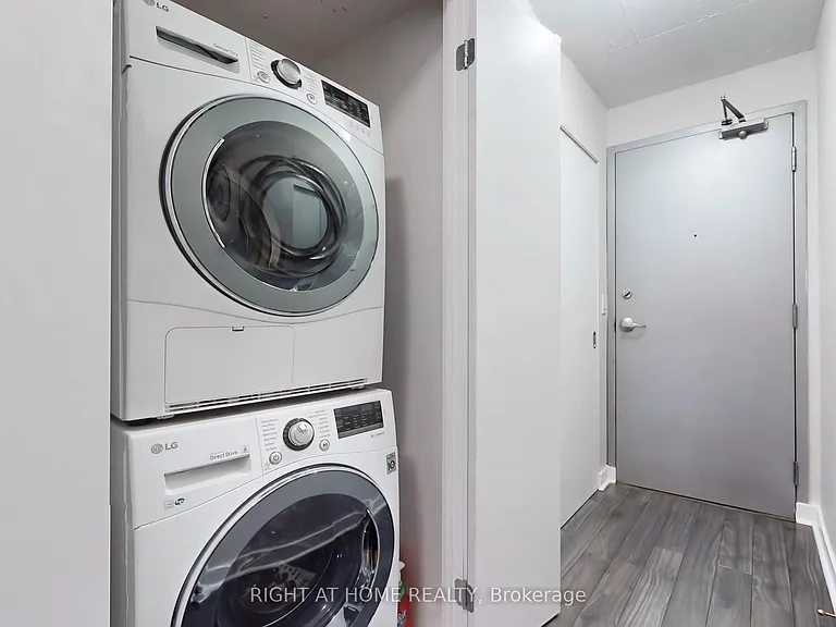 255 Richmond St E #401 — Photo 17