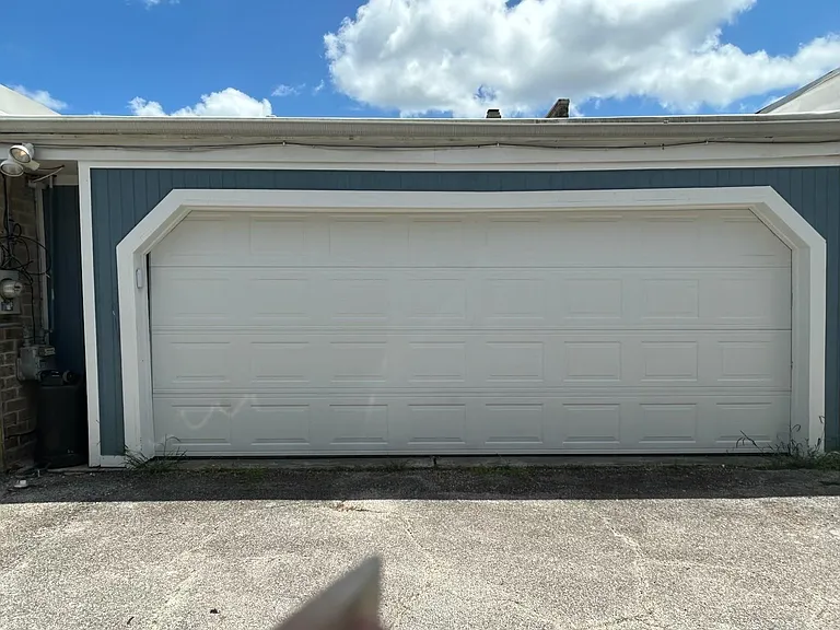 1219 Saxony Ln — Photo 17