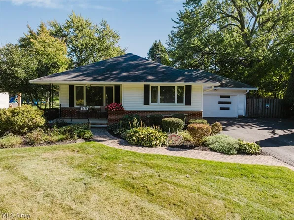 7435 Nethersole Dr, Middleburg Heights, OH 44130