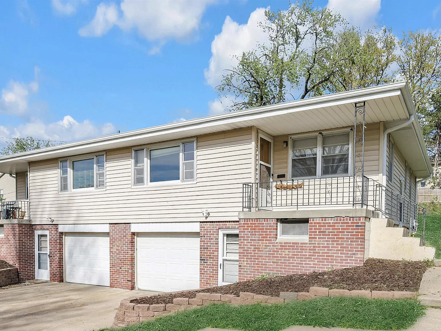 3 bed, 1250 sqft, $1,895 — Photo 3