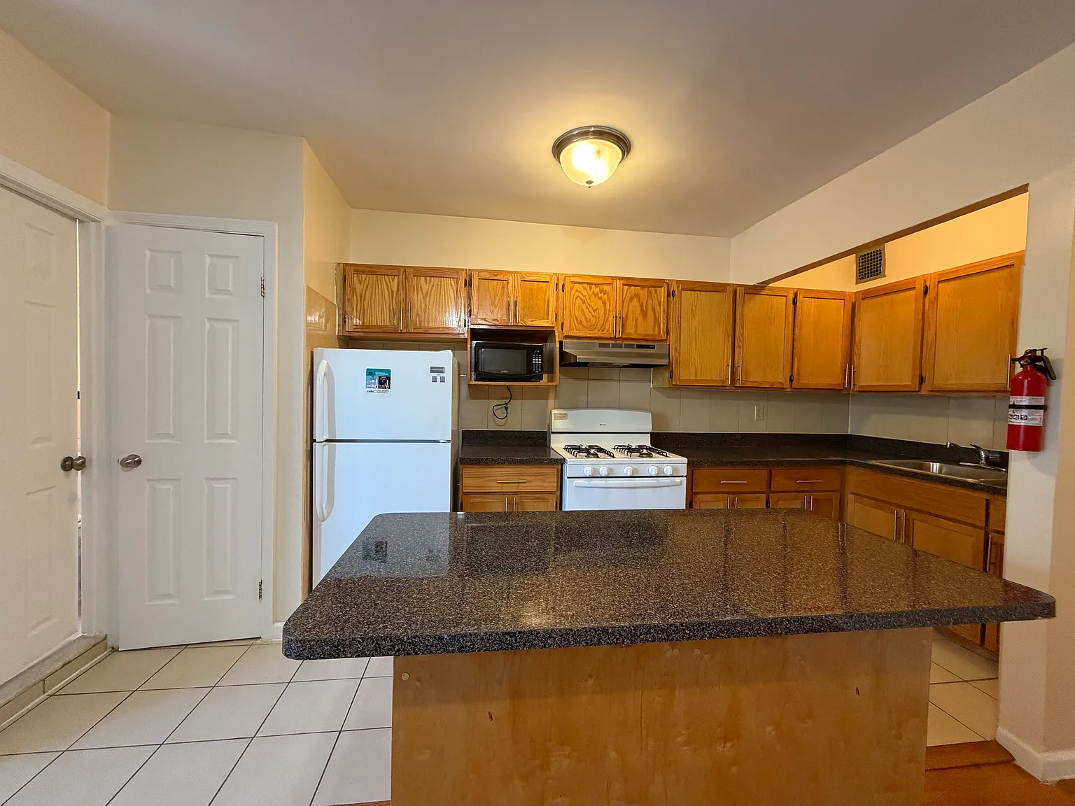 Studio, 485 sqft, $1,875 — Photo 4