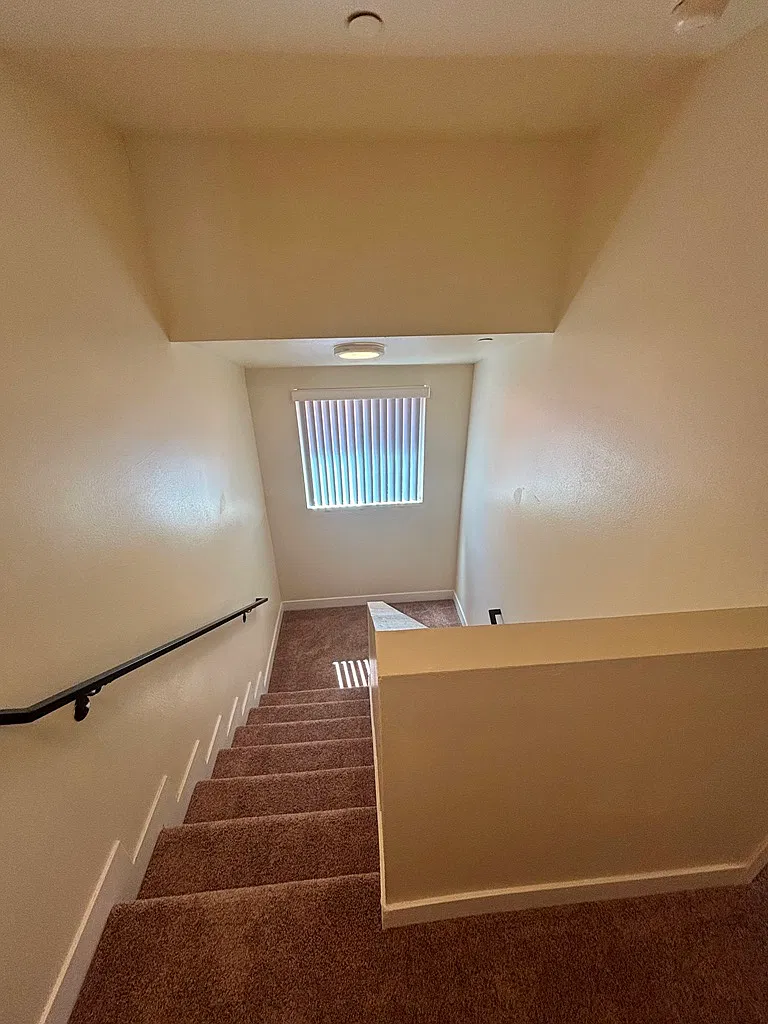 5 bed, 1820 sqft, $3,850 — Photo 3