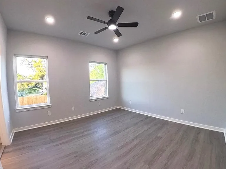 2832 Mansfield St — Photo 15