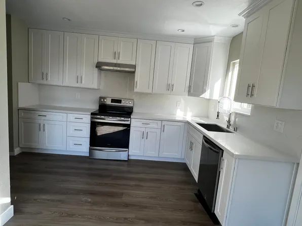 2680 E 19th St APT 4, Signal Hill, CA 90755
