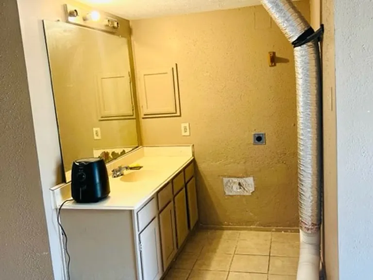 19502 Woodglen Dr — Photo 4