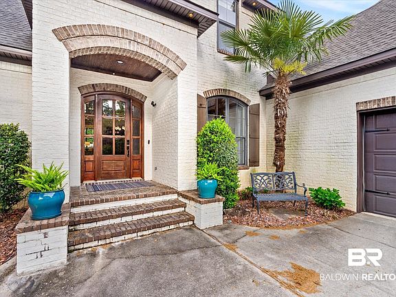 3rd image of 613 Bishop Ln
