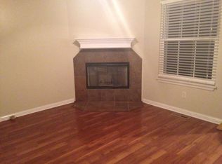 906 SE Hampton Ct, Lees Summit, MO 64063