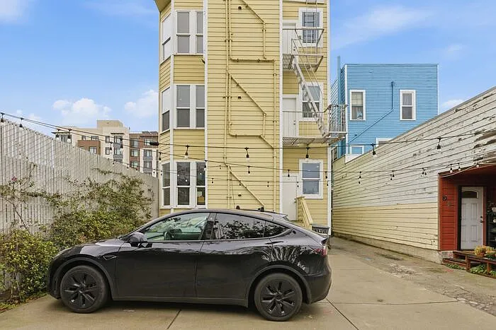 471 S Van Ness Ave — Photo 31