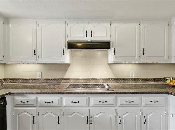 2nd image of 1613 Versailles Dr