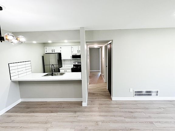 3rd image of 44315 Sunnyside Dr APT 102