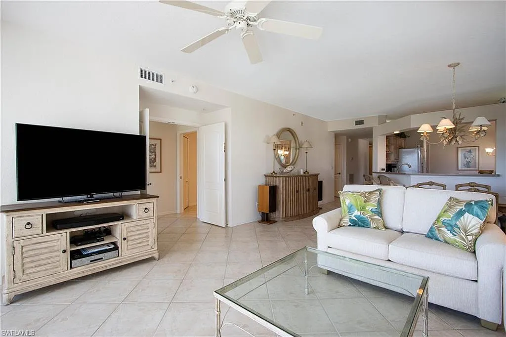 3 bed, 3.0 bath, 1813 sqft, $11,000 — Photo 4