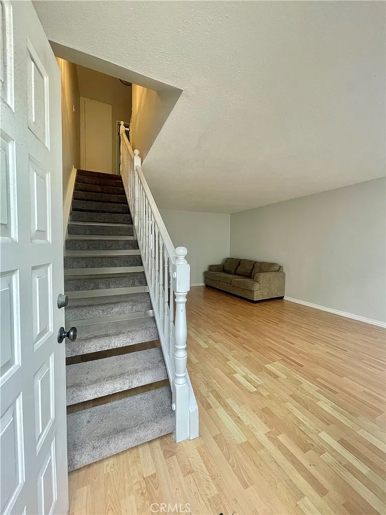 2 bed, 2.5 bath, 1106 sqft, $2,400 — Photo 3