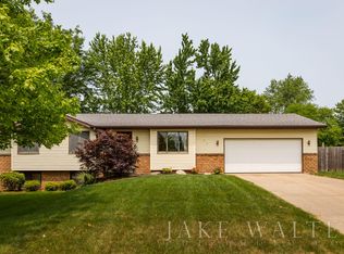 2307 Tyler St, Jenison, MI 49428