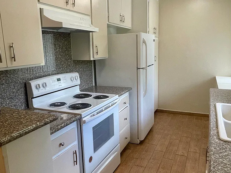 1040 N Laurel Ave #1 — Photo 10