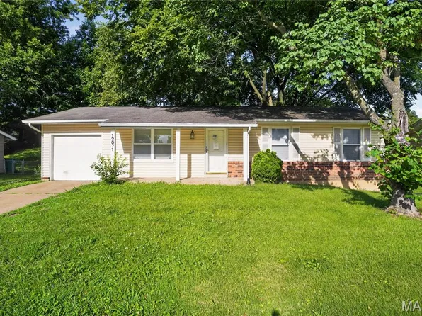 12071 El Camara Dr, Florissant, MO 63033