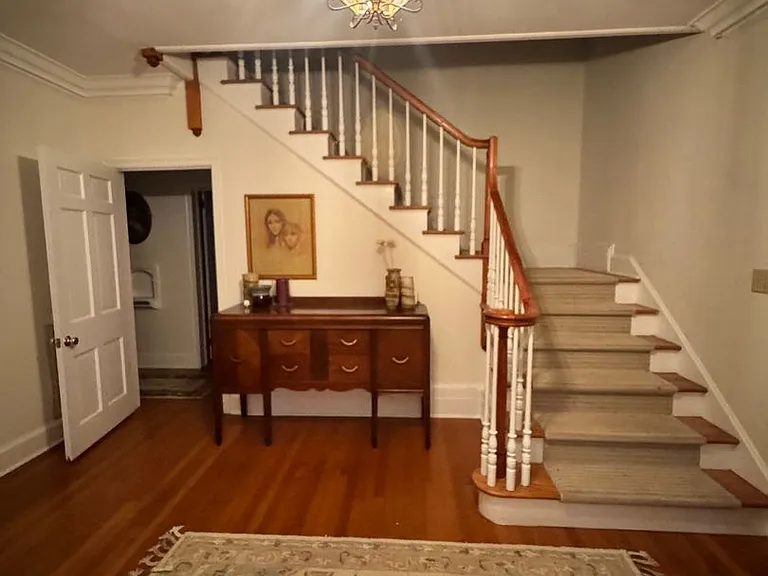 906 Crescent Cir — Photo 7