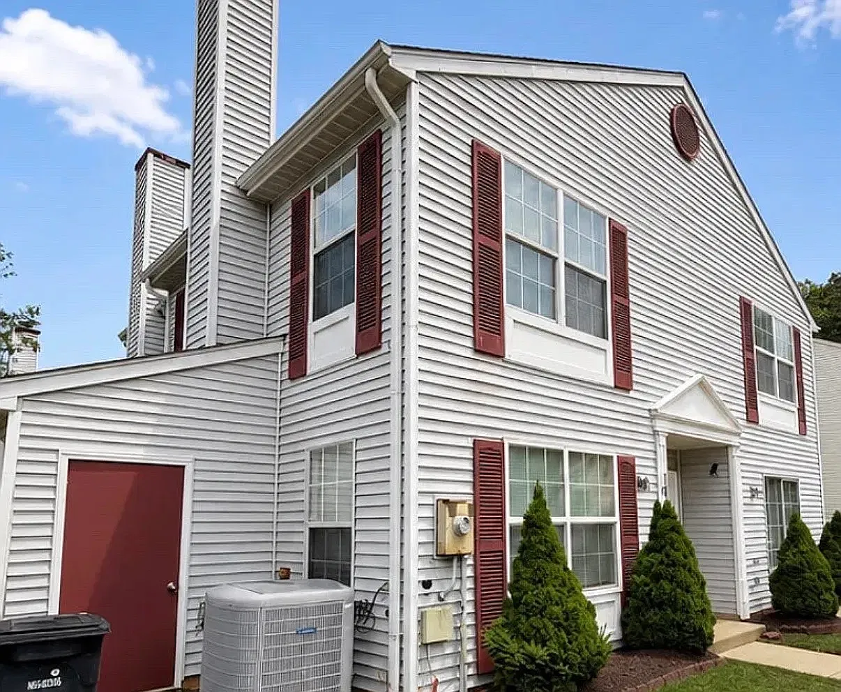 3 bed, 1200 sqft, $2,450 — Photo 1