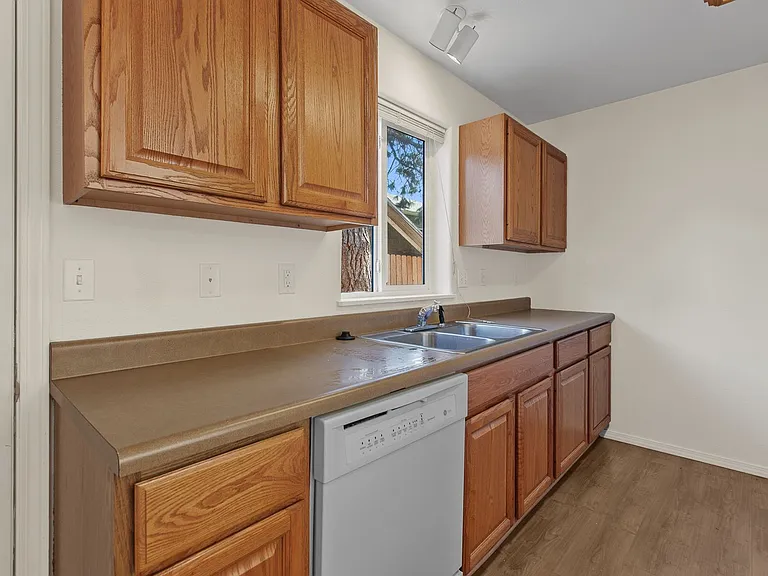 100 E Miller Ave — Photo 11