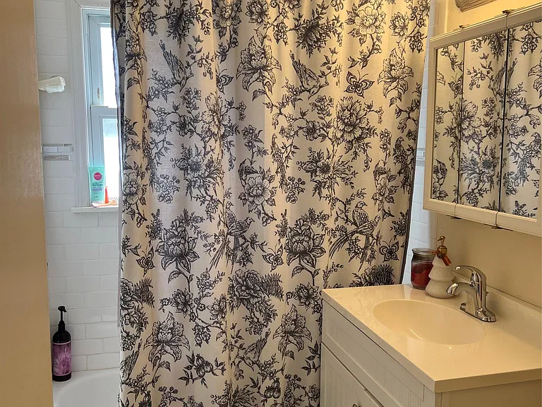 644 E Olive St #UPPER — Photo 8