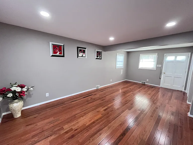 224 Pleasant Valley Rd — Photo 2