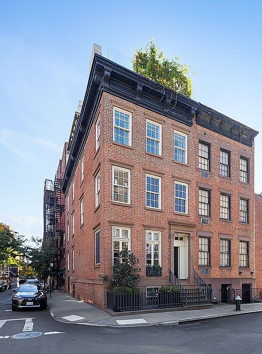 2nd image of 40 Leroy St