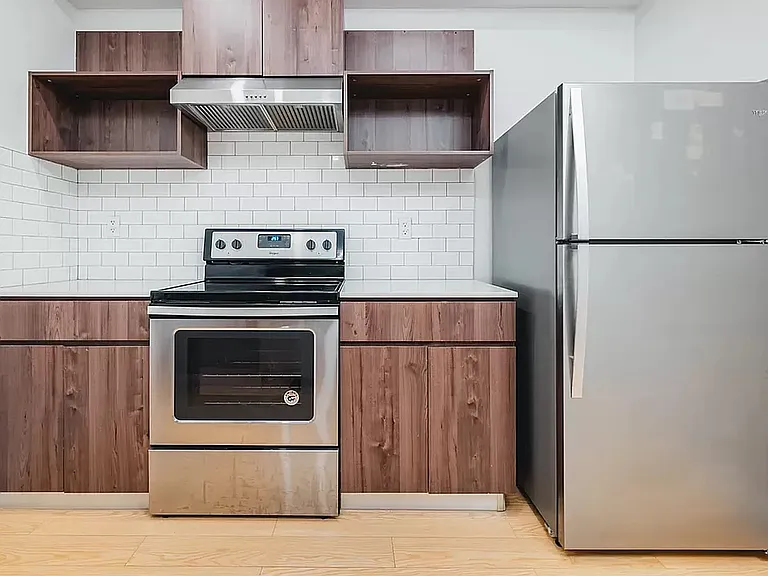 379 Harman St #4E — Photo 3