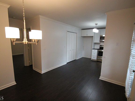 5th image of 110 Woodberry Ct