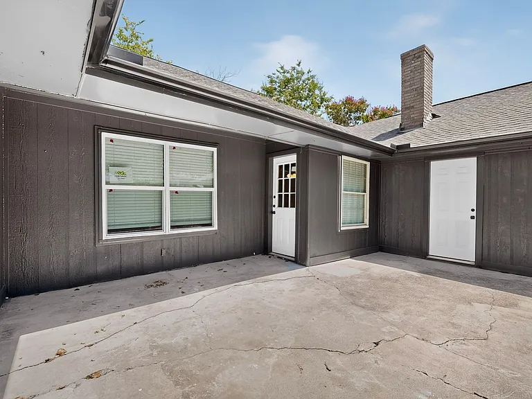 2308 Chamberlain Dr — Photo 43