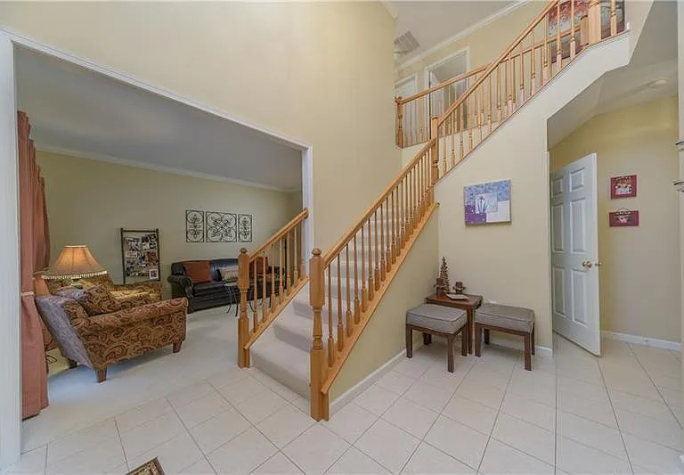 1403 N Shevlin Ct — Photo 2