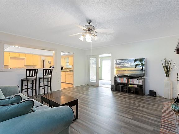 4th image of 155 Essex Dr