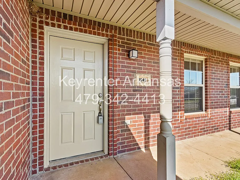 1041 Sara Beth St — Photo 3
