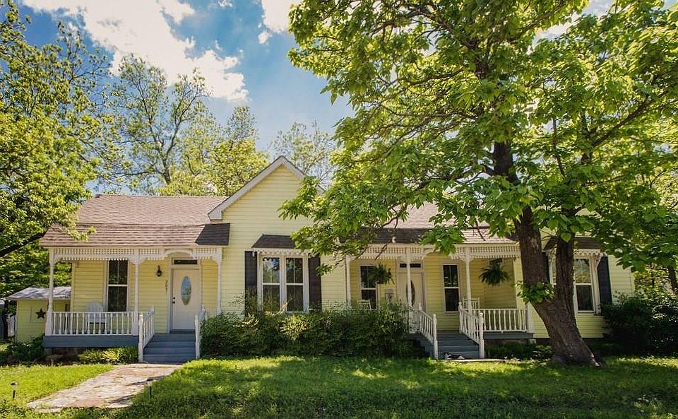 1st image of 205 W Avenue A