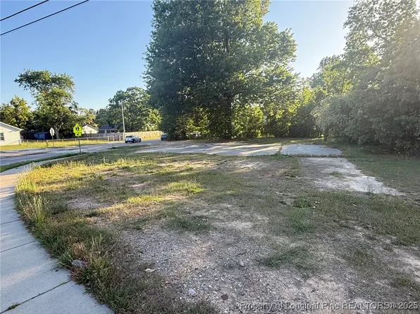 562 Glensford Dr, Fayetteville, NC 28314
