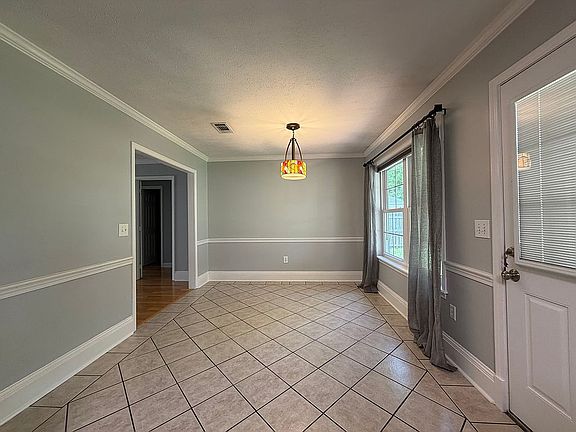 5th image of 131 Eastwood Dr
