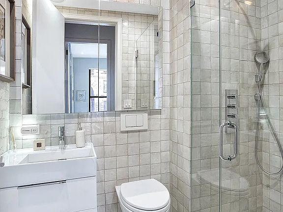 3rd image of 320 W 113th St #1