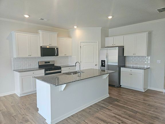 2nd image of 435 Thompson Dr