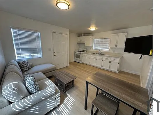 1 bed, 450 sqft, $1,895 — Photo 3