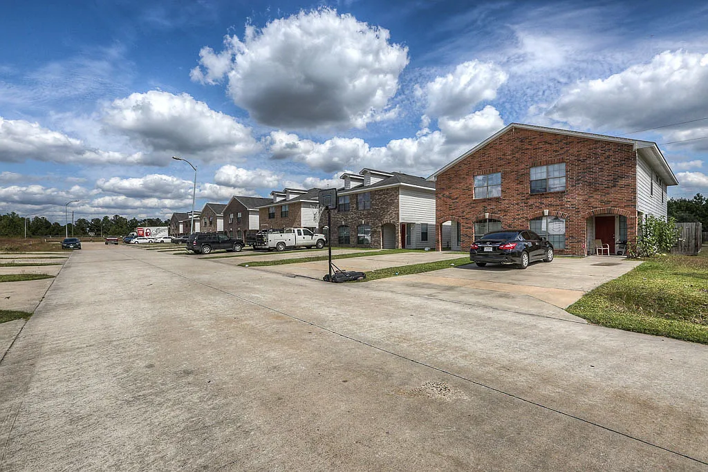 Pine Landing Homes — Photo 2