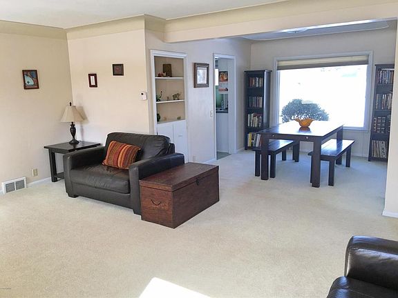 3rd image of 3310 Canterbury Ave