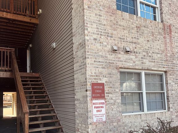 2nd image of 121 Creekside Dr