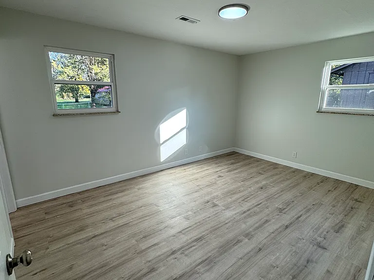 1140 Roswell Rd — Photo 13