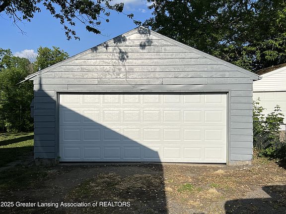 3rd image of 3713 Burchfield Dr